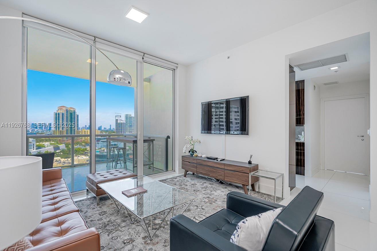 CONTINUUM ON SOUTH BEACH - Residential Lease
