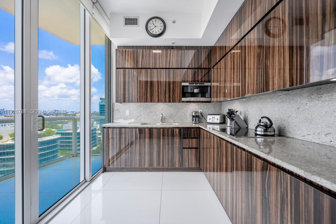 CONTINUUM ON SOUTH BEACH - Residential Lease