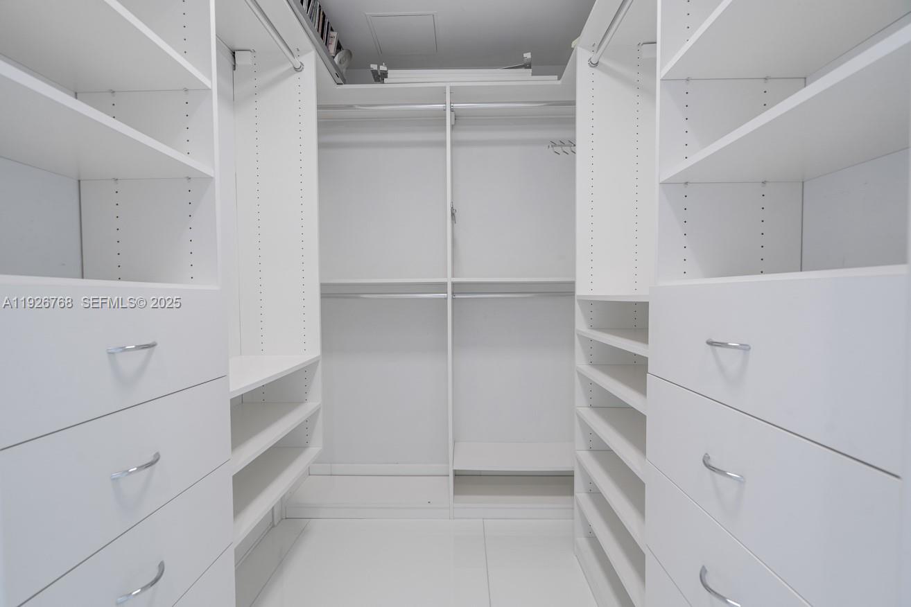 CONTINUUM ON SOUTH BEACH - Residential Lease