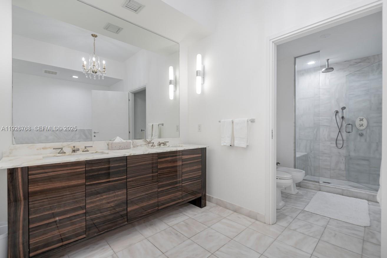 CONTINUUM ON SOUTH BEACH - Residential Lease