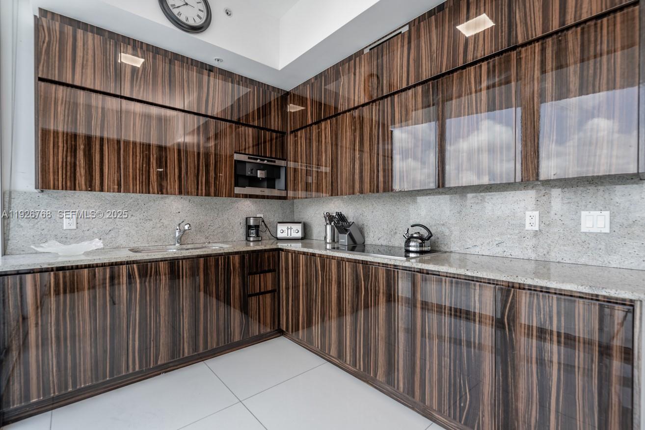 CONTINUUM ON SOUTH BEACH - Residential Lease