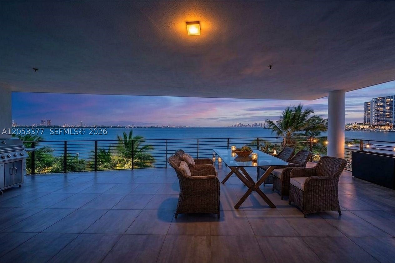 1930 Bay Dr