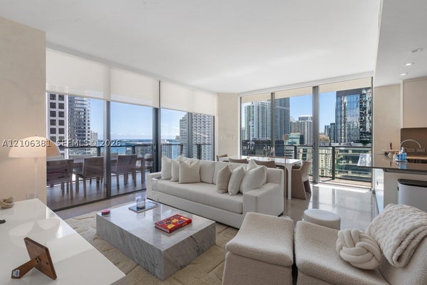 68 SE 6TH ST APT 1701, MIAMI, FL 33131 - Image 24d0cff7832fe7653ad1aadbfa024f21/3358731255