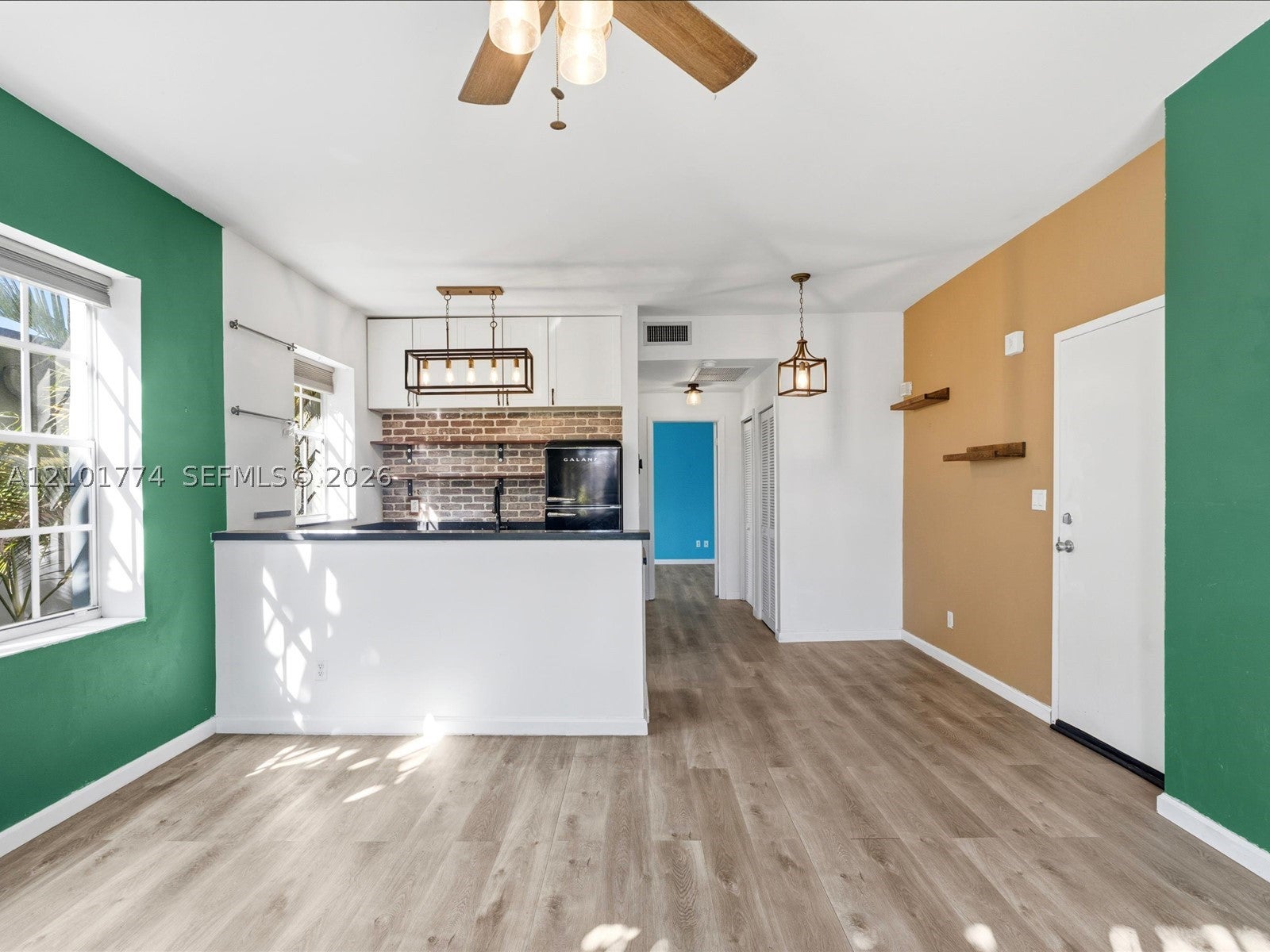 1523 West Ave 202