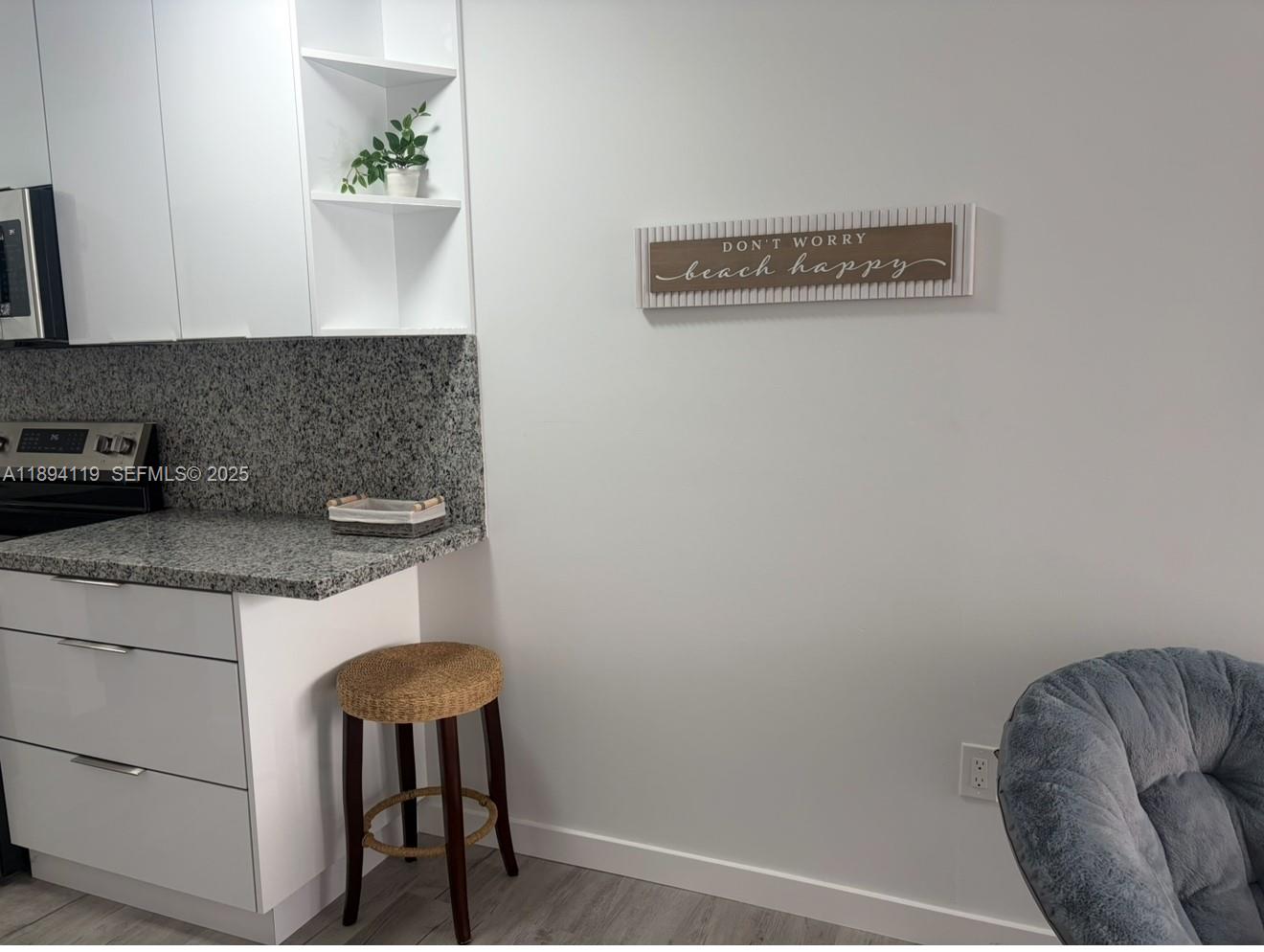 ISLANDER CONDO APTS - Residential Lease