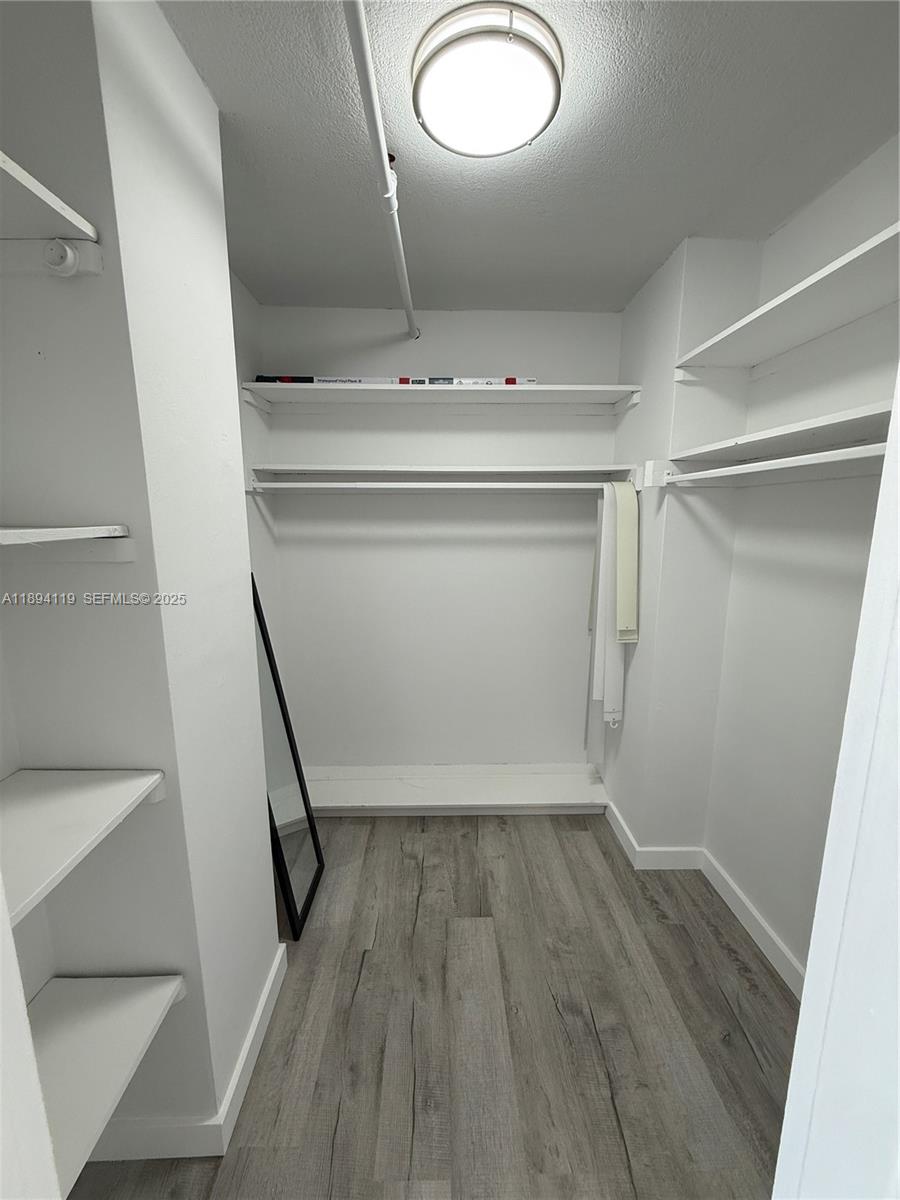 ISLANDER CONDO APTS - Residential Lease