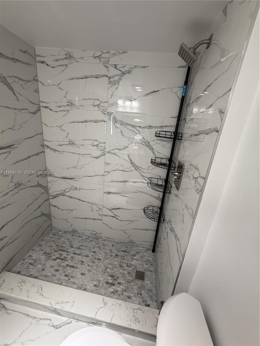 ISLANDER CONDO APTS - Residential Lease