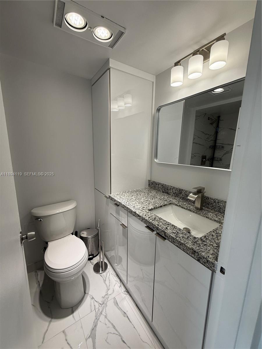 ISLANDER CONDO APTS - Residential Lease