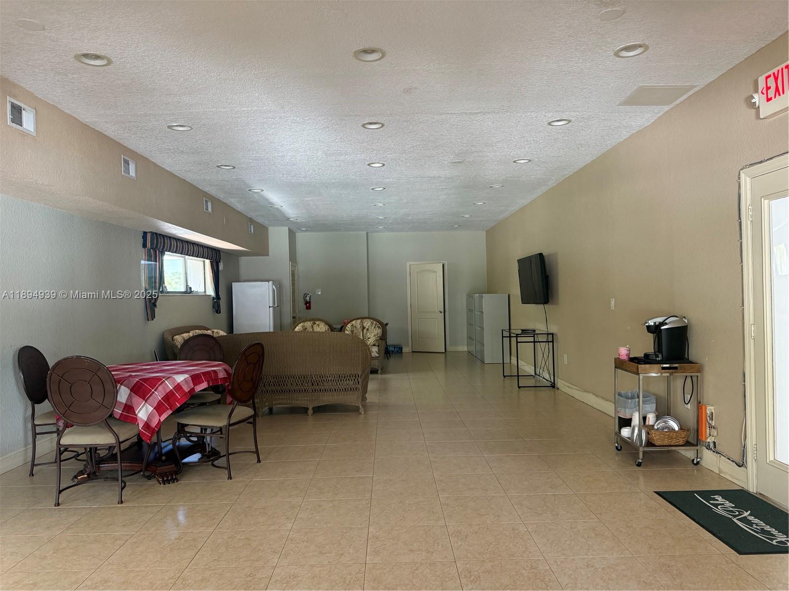 VENETIAN PALMS CONDO - Residential