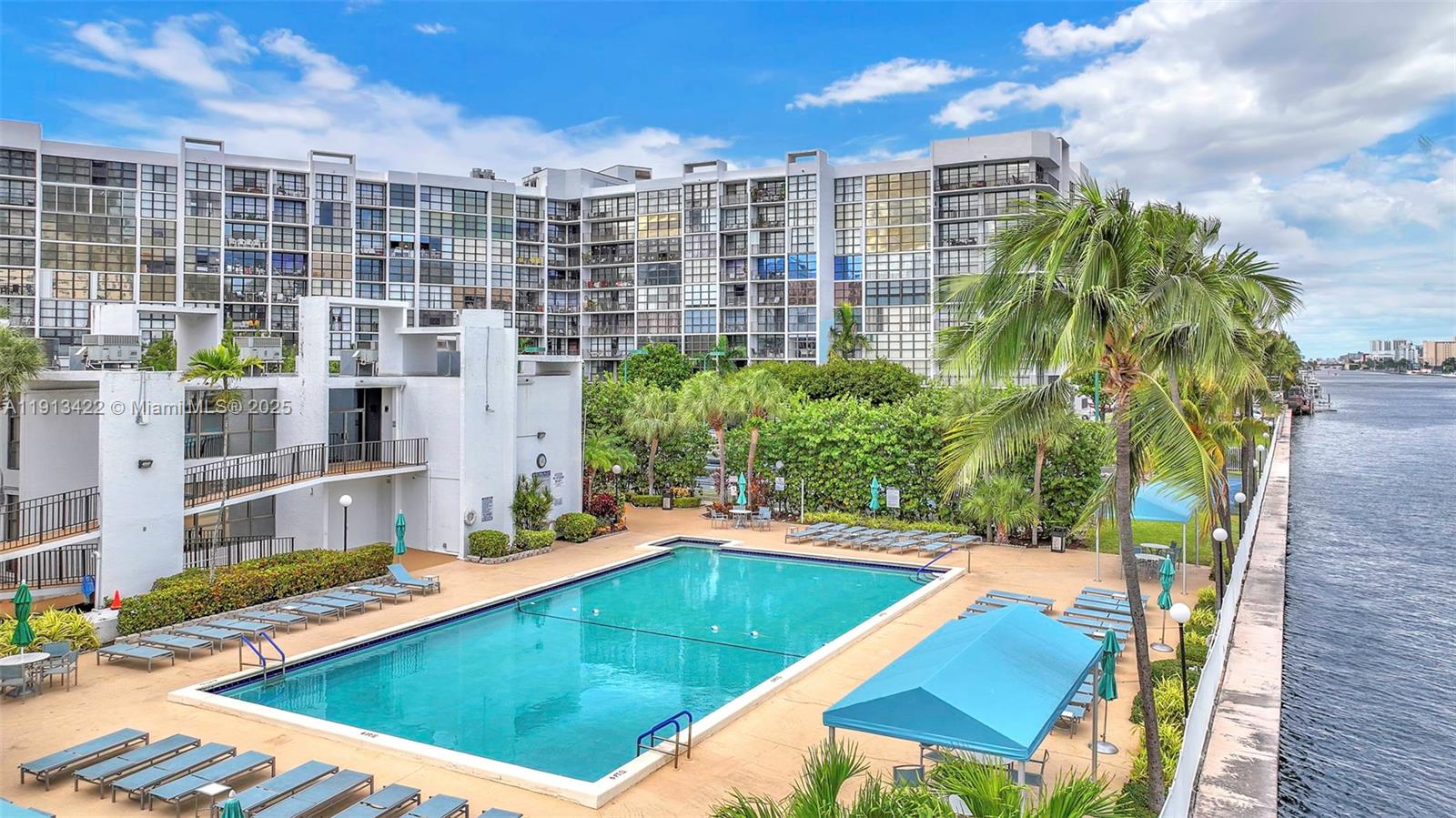 1000 Parkview Dr 229