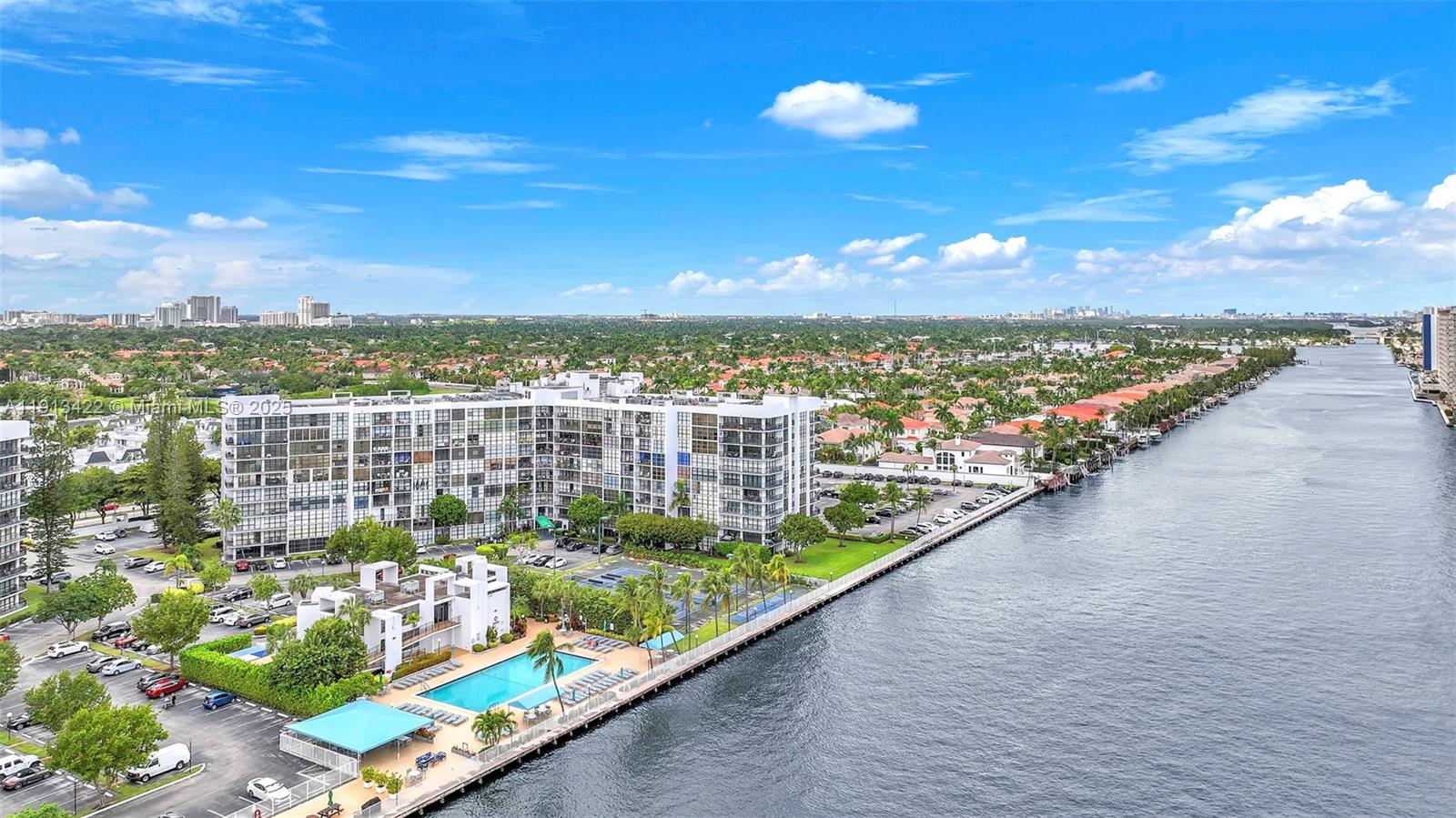 1000 Parkview Dr 229