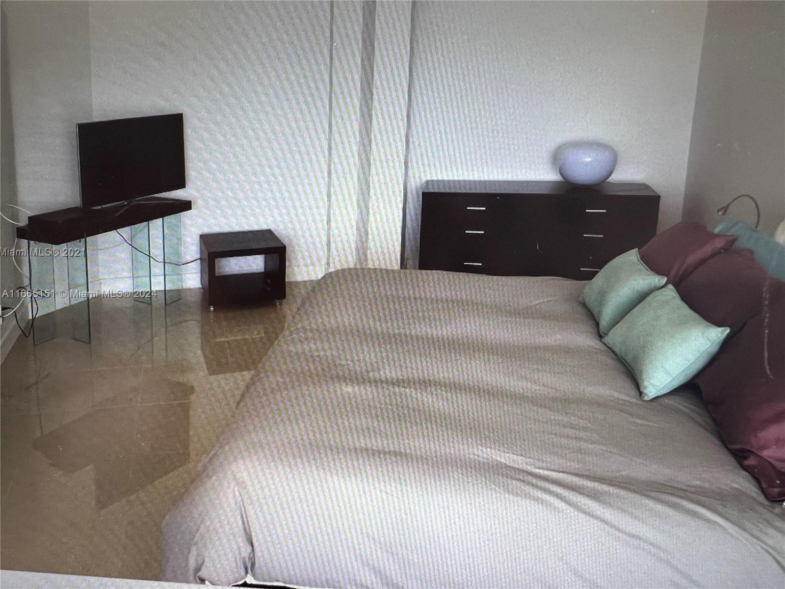 1000 ISL BLVD WILLIAMS IS - Residential