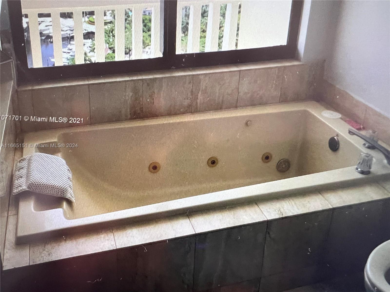 1000 ISL BLVD WILLIAMS IS - Residential