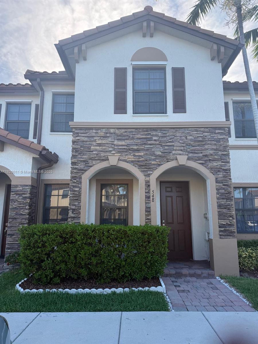 548 Se 32nd Ave 548, Homestead, Miami-Dade County, Florida - 3 Bedrooms  
3 Bathrooms - 