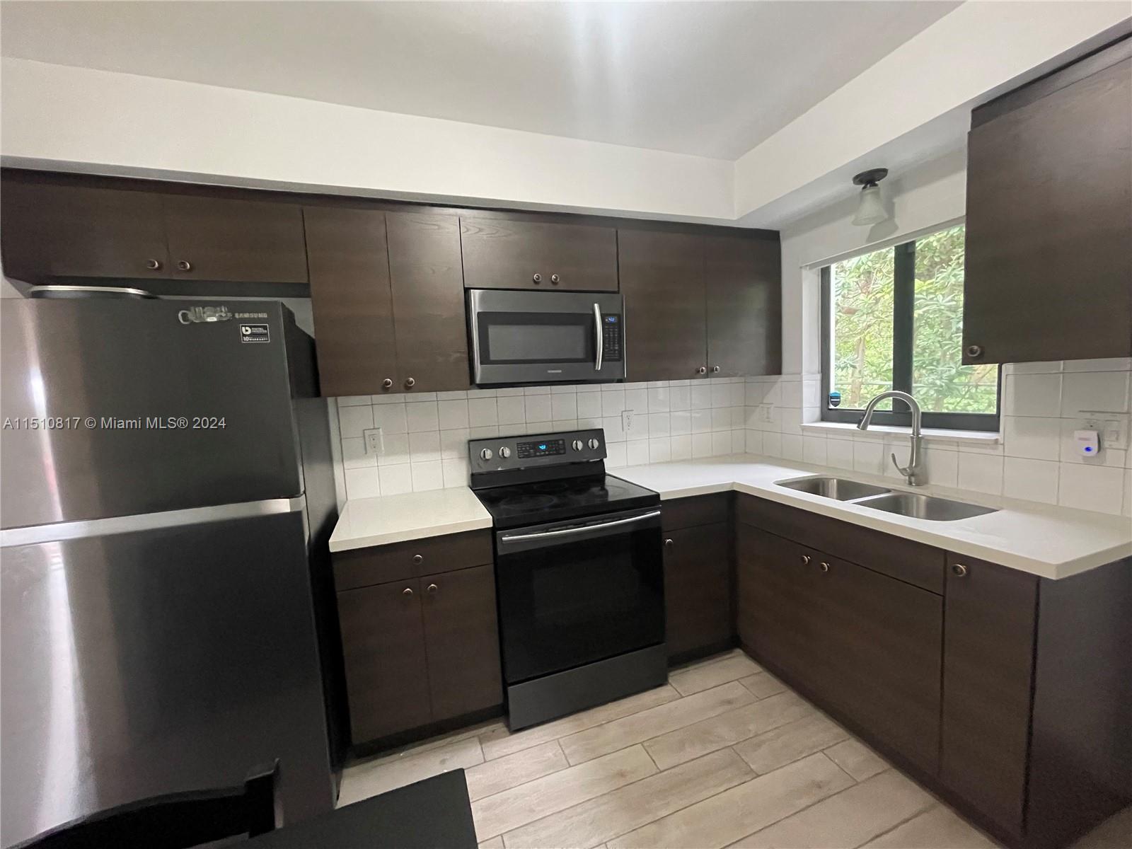 COZY AND WARM APARTMENT 2 BEDS /1 BATHS IN THE HIGHLY DESIRABLE BUENAVISTA AREA. GOOD FLOORS, BATHROOM, KITCHEN, HURRICANE IMPACT WINDOWS, PLUMBING, AND ROOF. WATER INCLUDED. WASHER AND DRYER INSIDE THE UNIT. GREAT LOCATION MINUTES AWAY FROM DESIGN DISTRICT, WYNWOOD, EDGEWATER, AND MIDTOWN. JUST 15 MINUTES TO THE AIRPORT. LUSH LANDSCAPING. WILL NOT LAST. FAST APPROVAL! SCORE CREDIT MORE 650. SCHEDULE SHOWINGS OR QUESTIONS ONLY BY TEXT MESSAGE