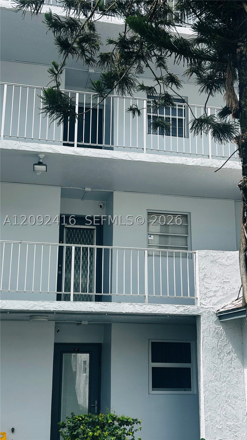 9410 Live Oak Pl 207