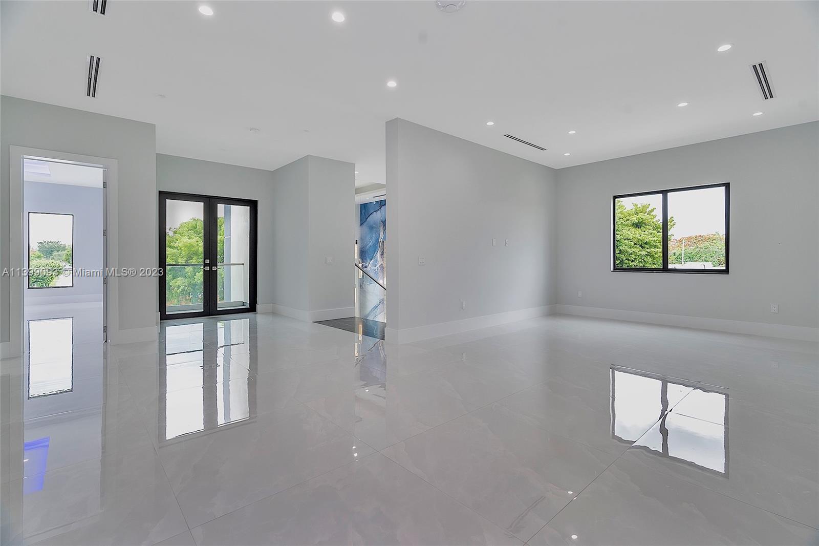 CORAL PINES - Residential