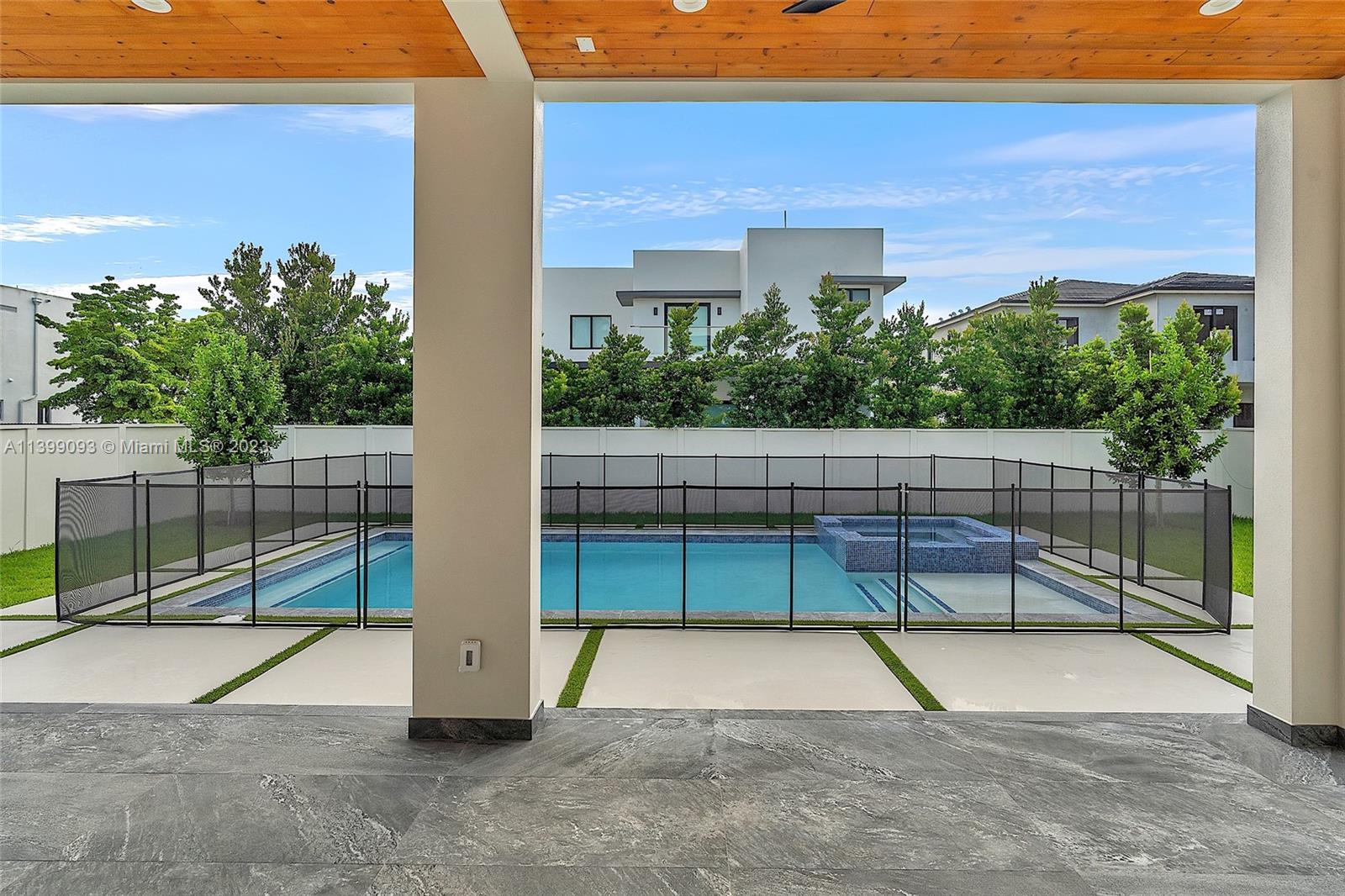 CORAL PINES - Residential