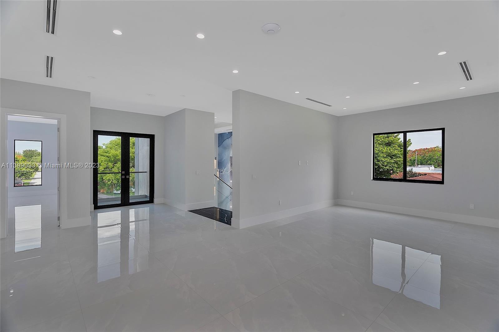 CORAL PINES - Residential