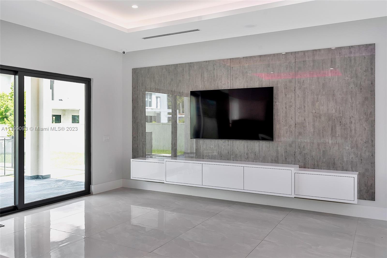 CORAL PINES - Residential