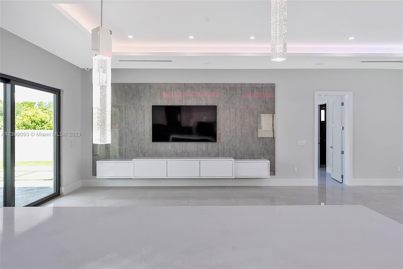 CORAL PINES - Residential