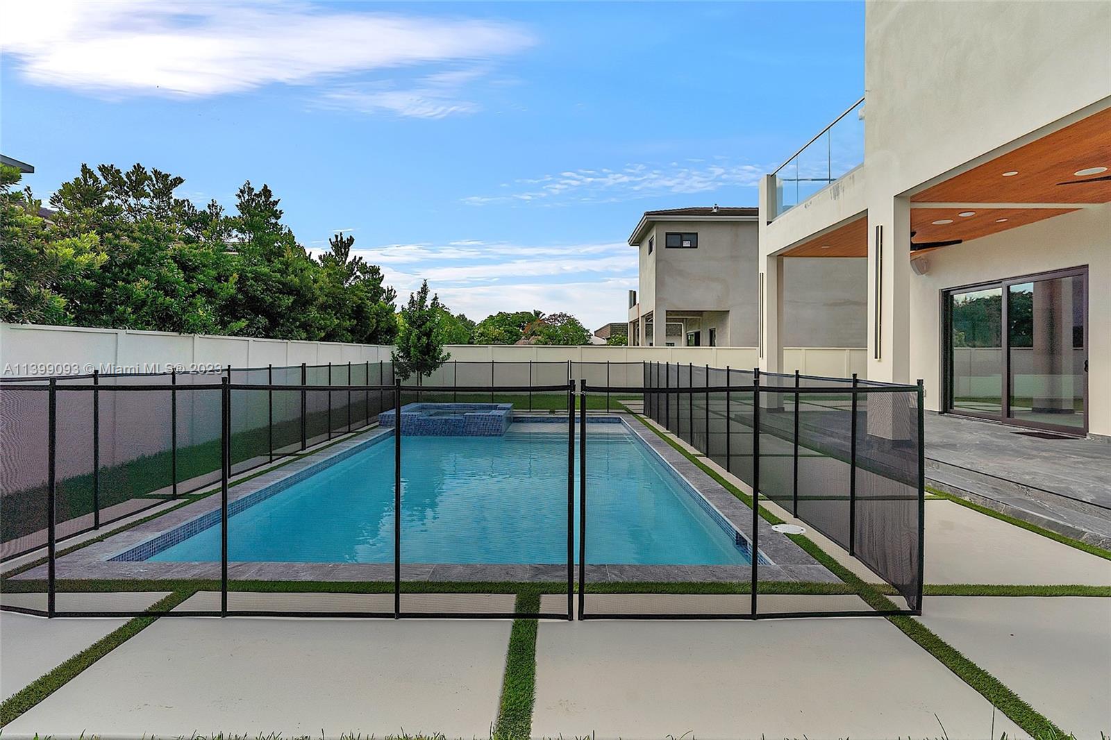 CORAL PINES - Residential