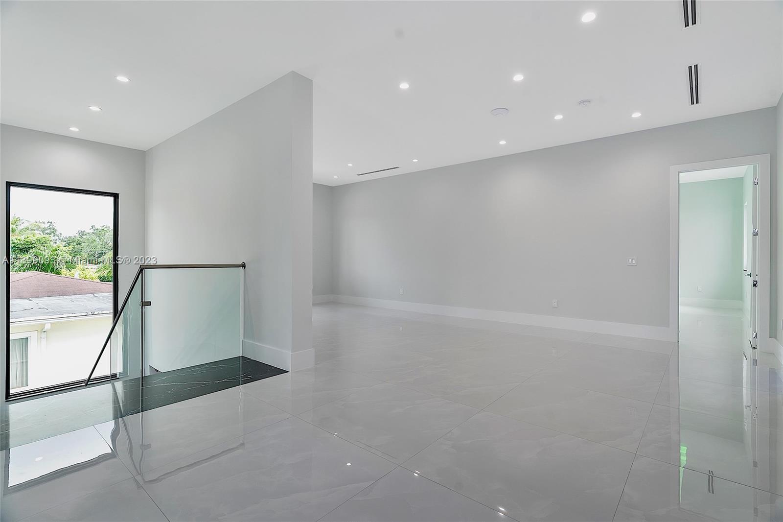 CORAL PINES - Residential