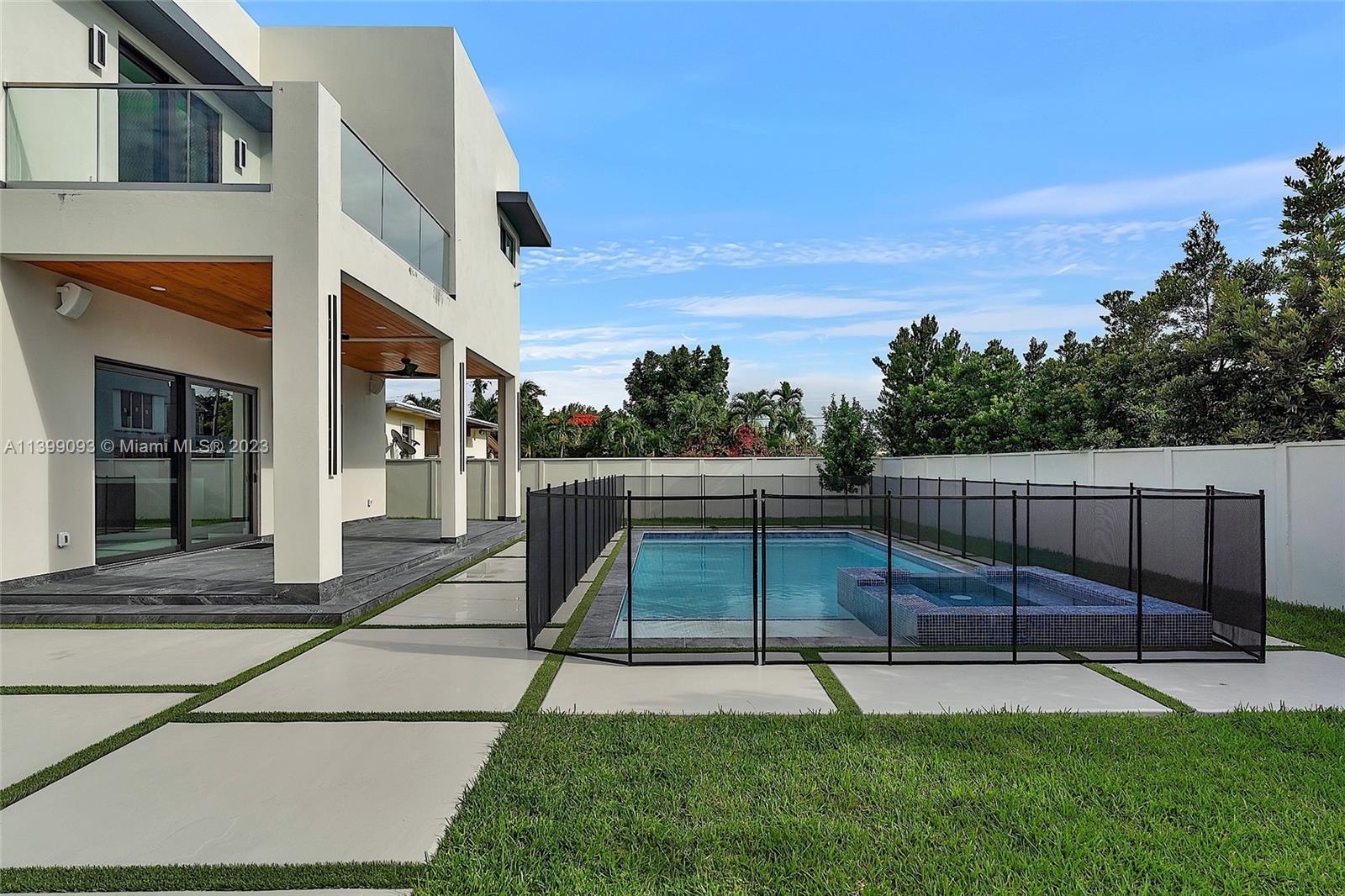 CORAL PINES - Residential