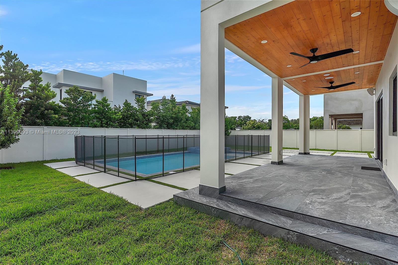 CORAL PINES - Residential