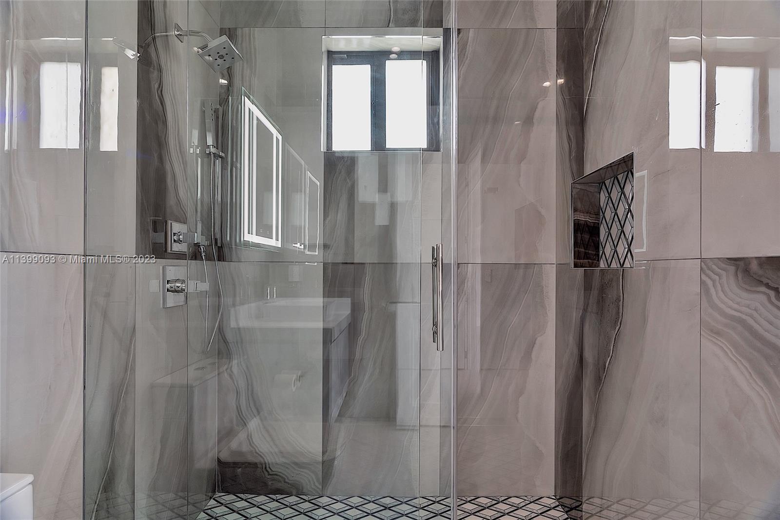 CORAL PINES - Residential