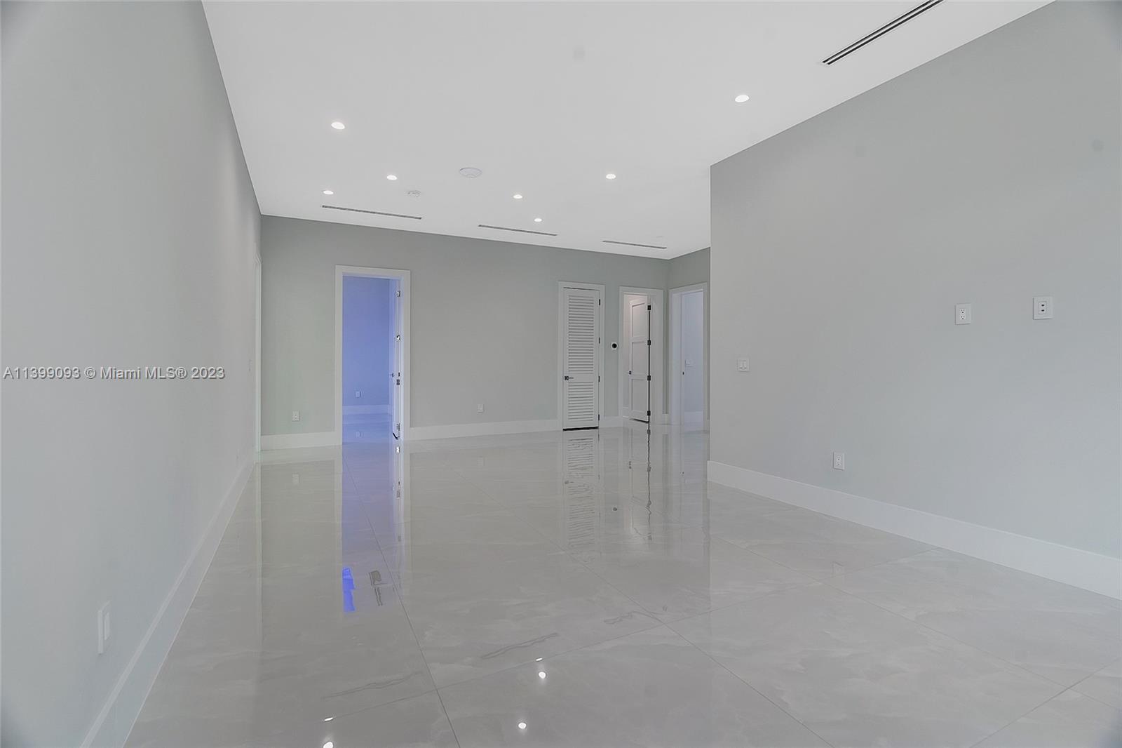 CORAL PINES - Residential