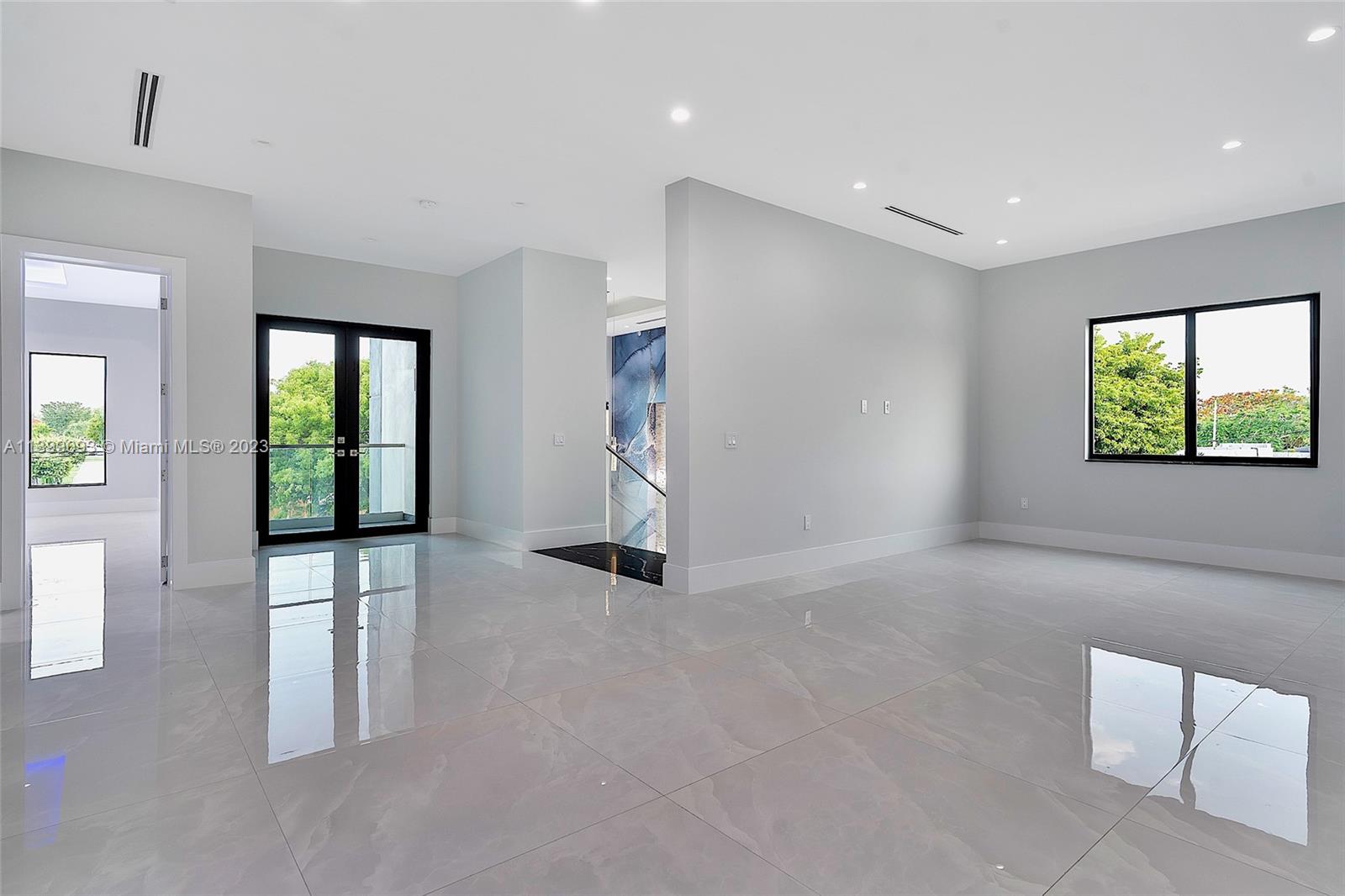 CORAL PINES - Residential