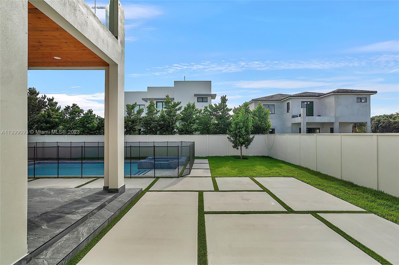 CORAL PINES - Residential