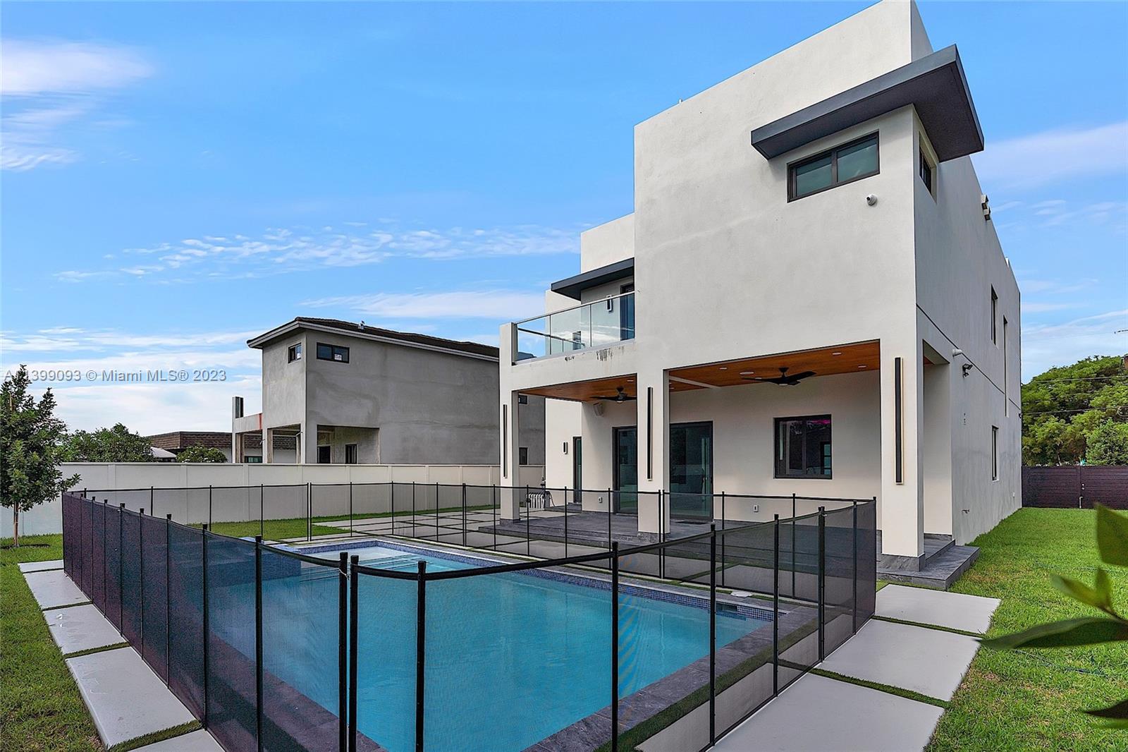 CORAL PINES - Residential