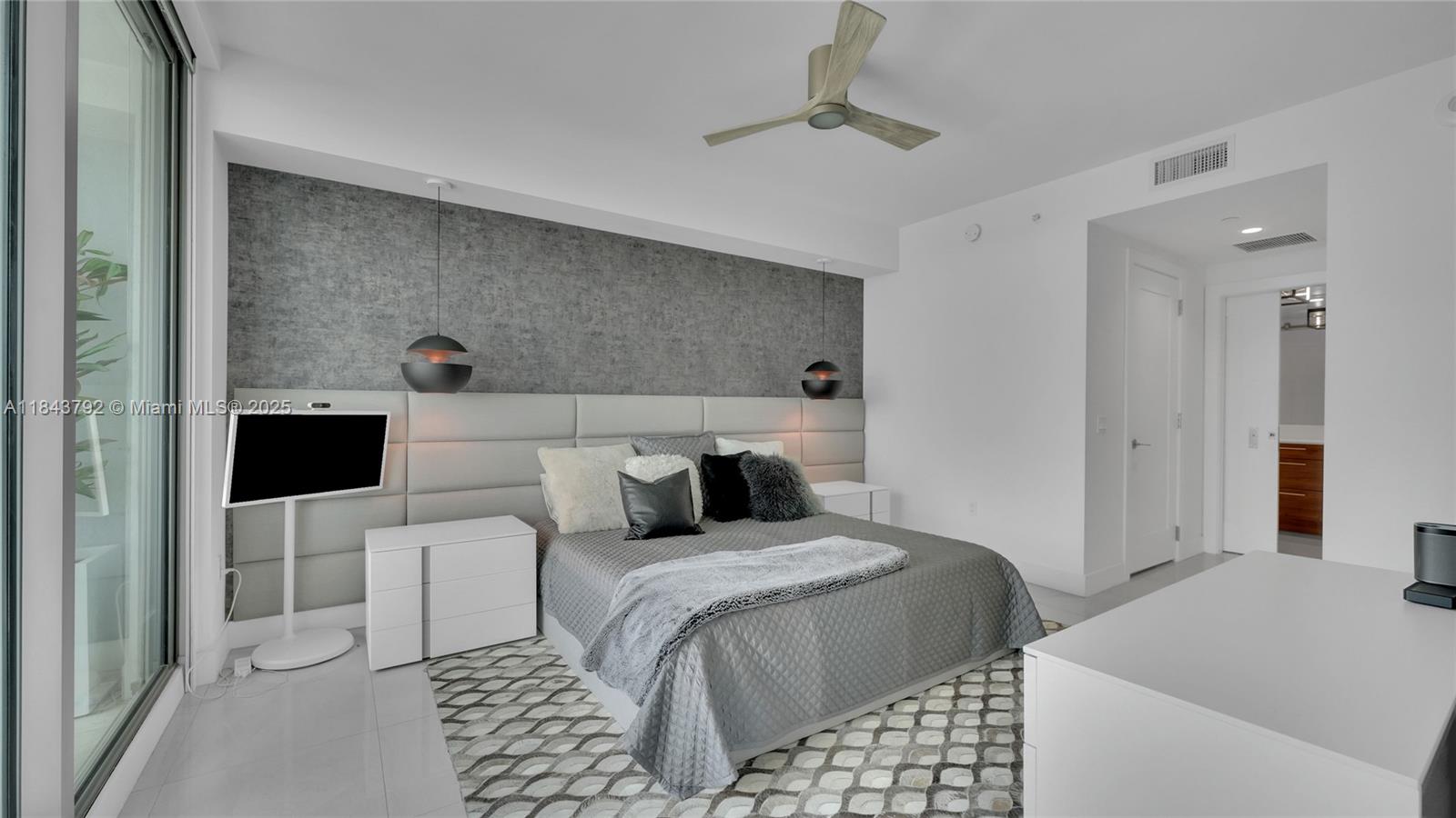 100 LAS OLAS CONDO - Residential