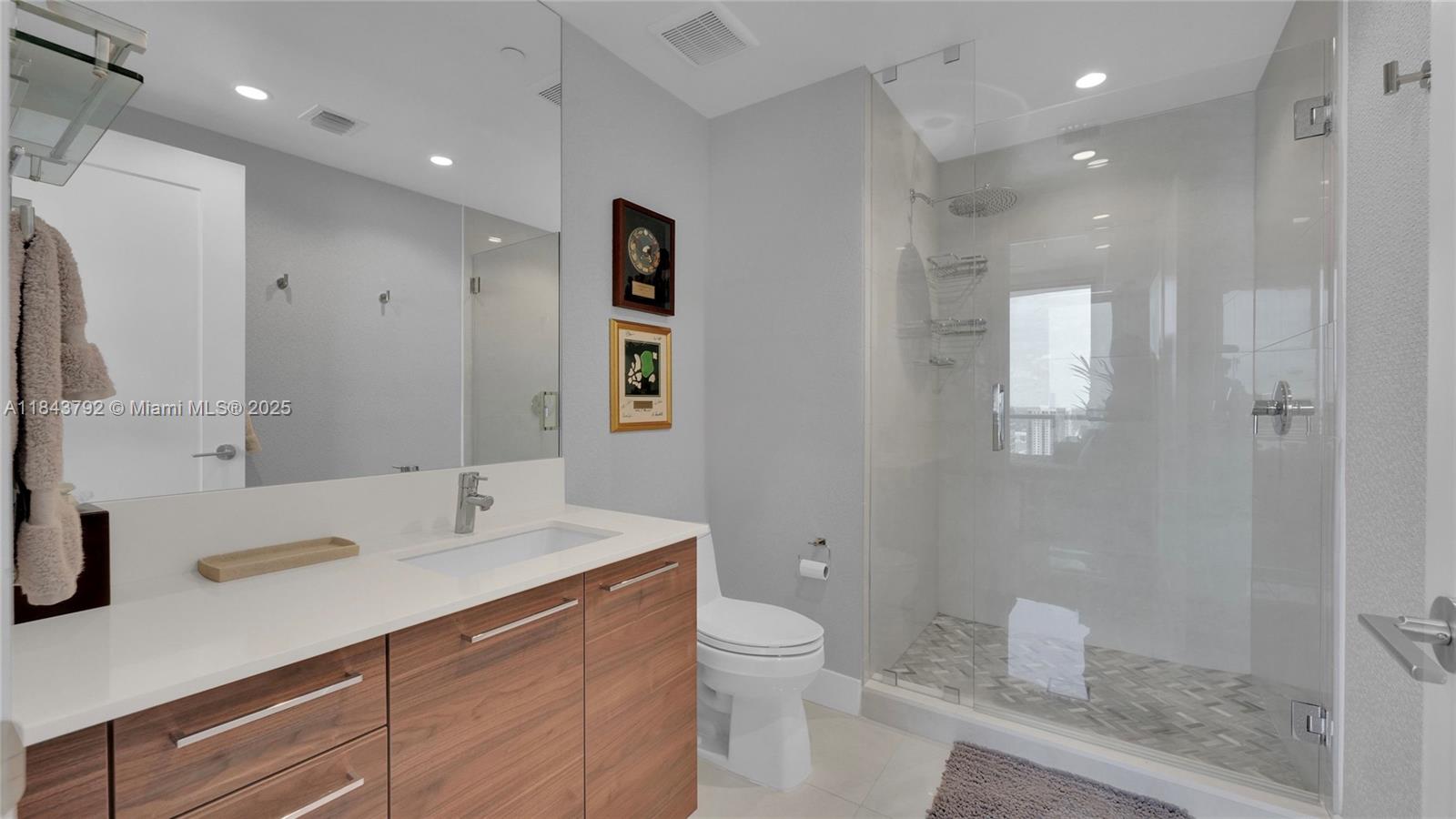 100 LAS OLAS CONDO - Residential