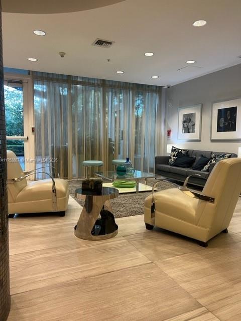 TERRAZAS RIVERPARK VILLAG - Residential