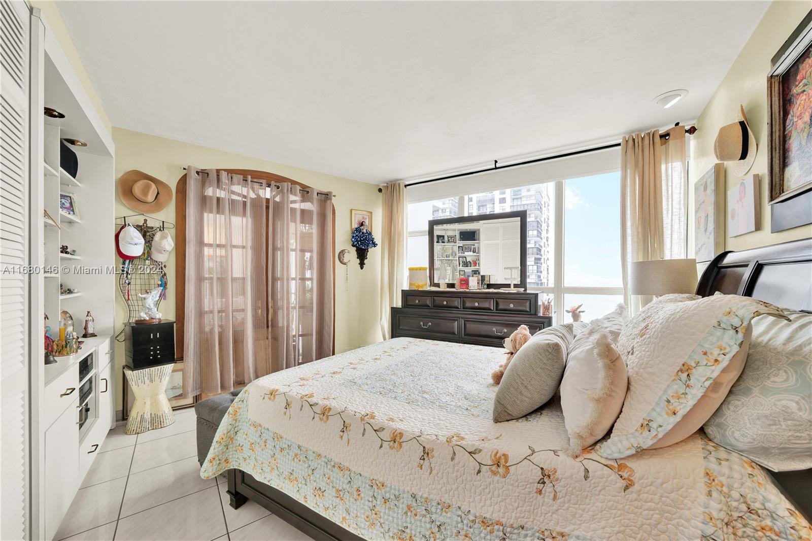 BRICKELL TOWNHOUSE CONDO - Residential