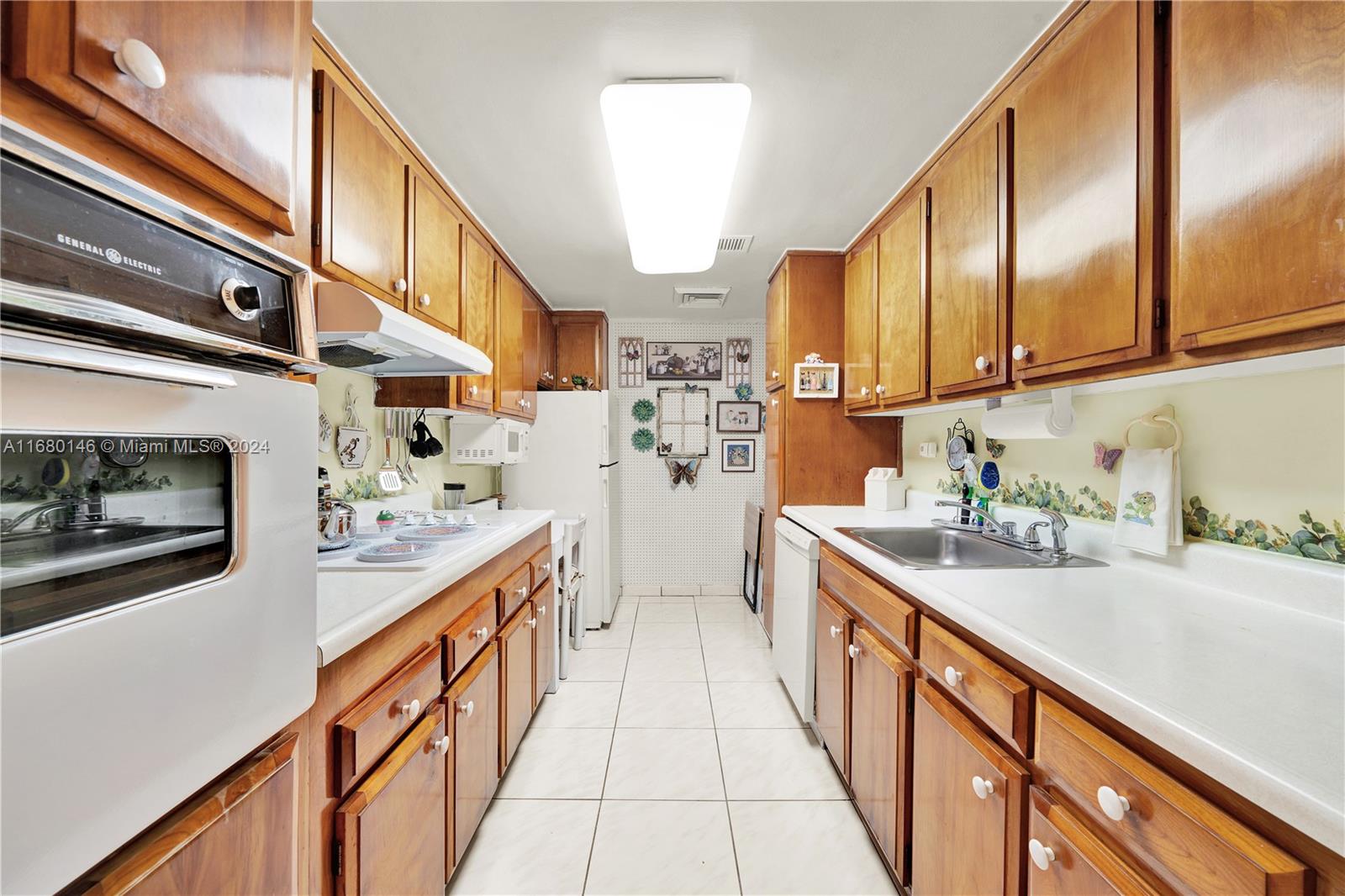 BRICKELL TOWNHOUSE CONDO - Residential