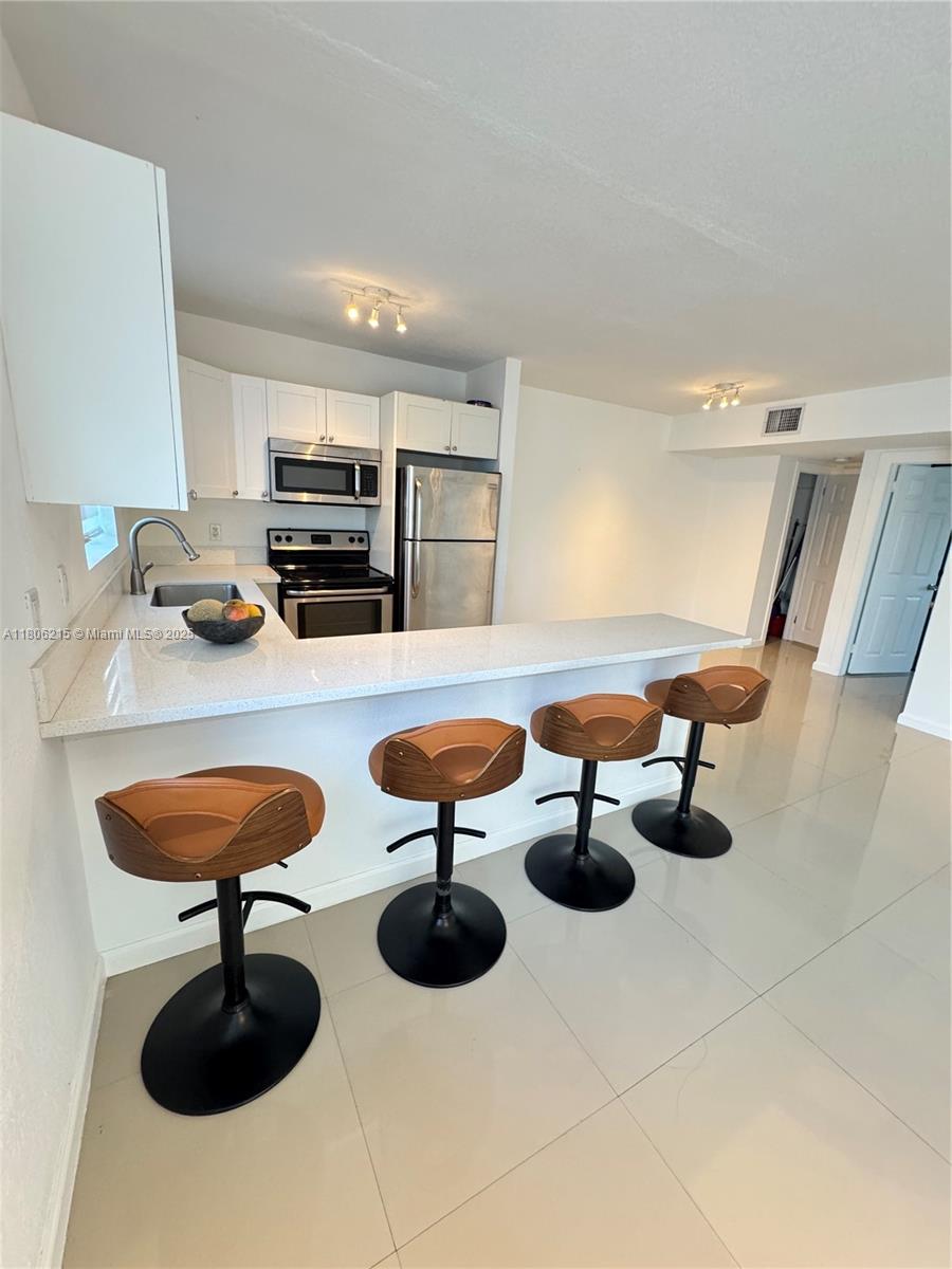 Rental Property at 8035 Crespi Blvd 13, Miami Beach, Miami-Dade County, Florida - Bedrooms: 1 
Bathrooms: 1  - $2,100 MO.