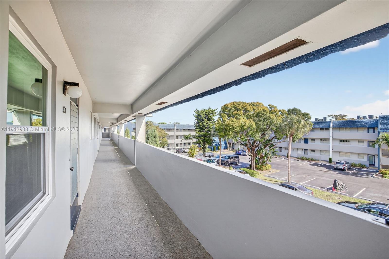 ORIOLE GOLF & TENNIS CLUB - Residential