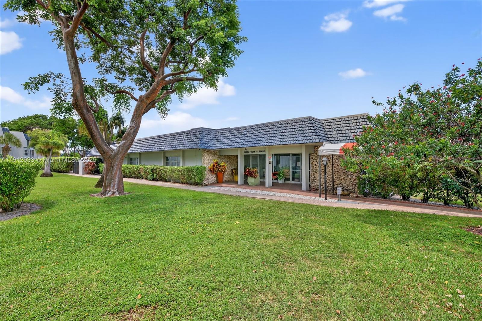 ORIOLE GOLF & TENNIS CLUB - Residential