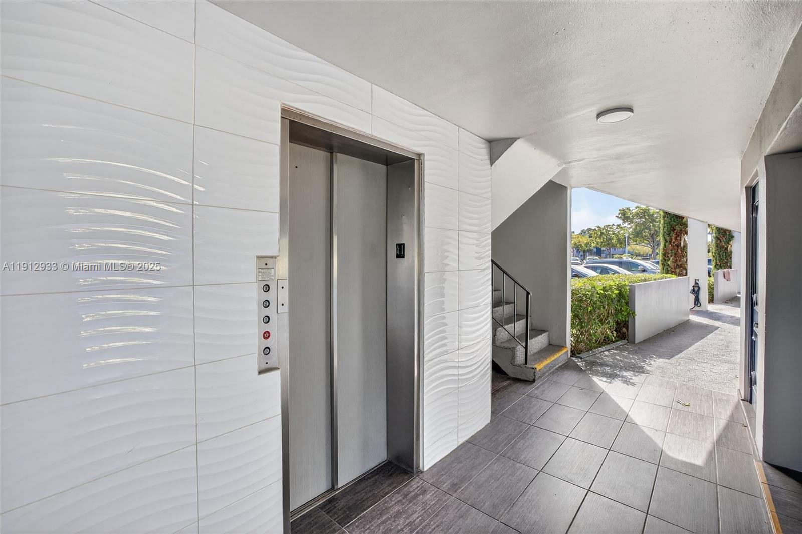 ORIOLE GOLF & TENNIS CLUB - Residential