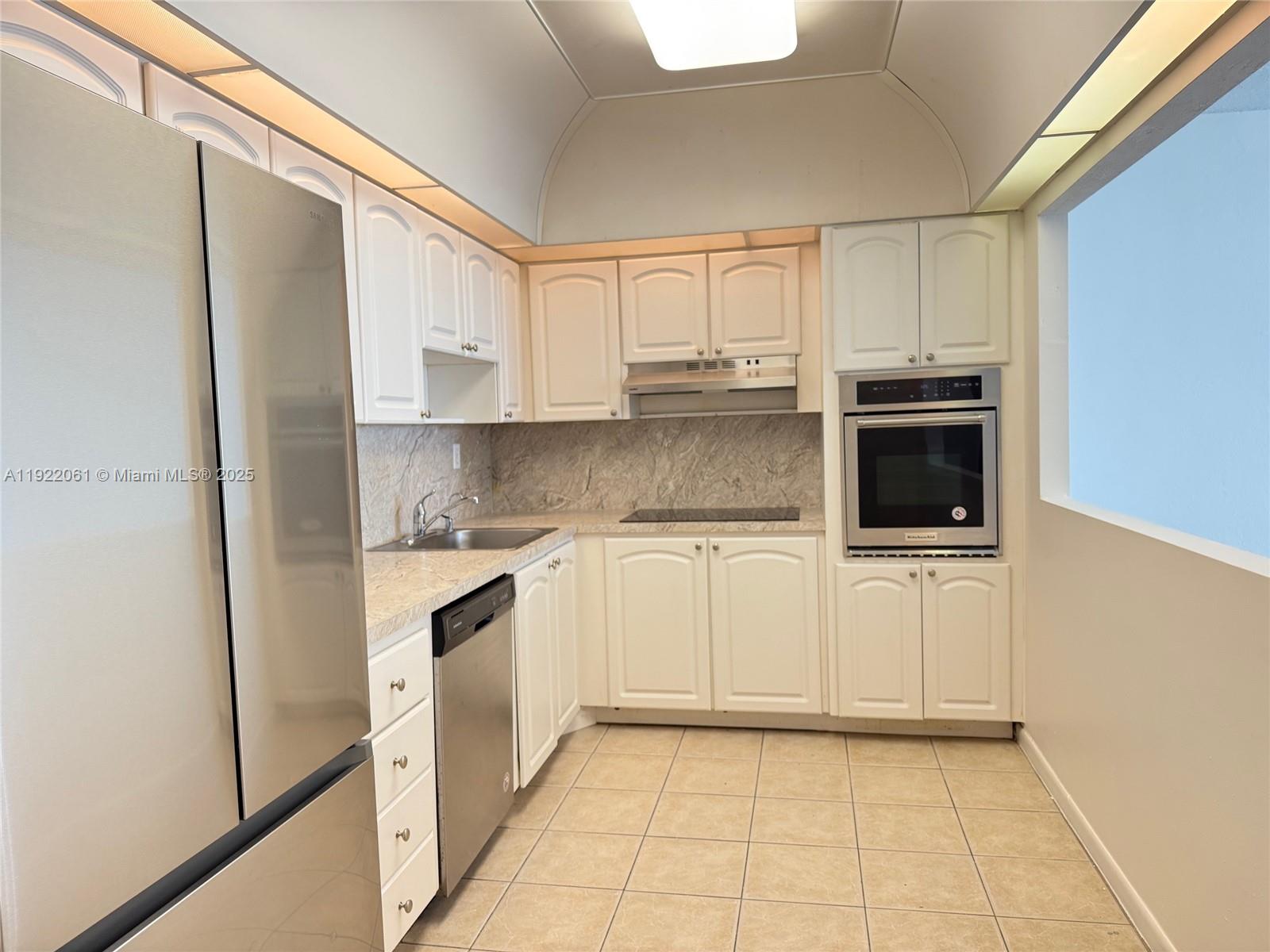 19380 Collins Ave 602