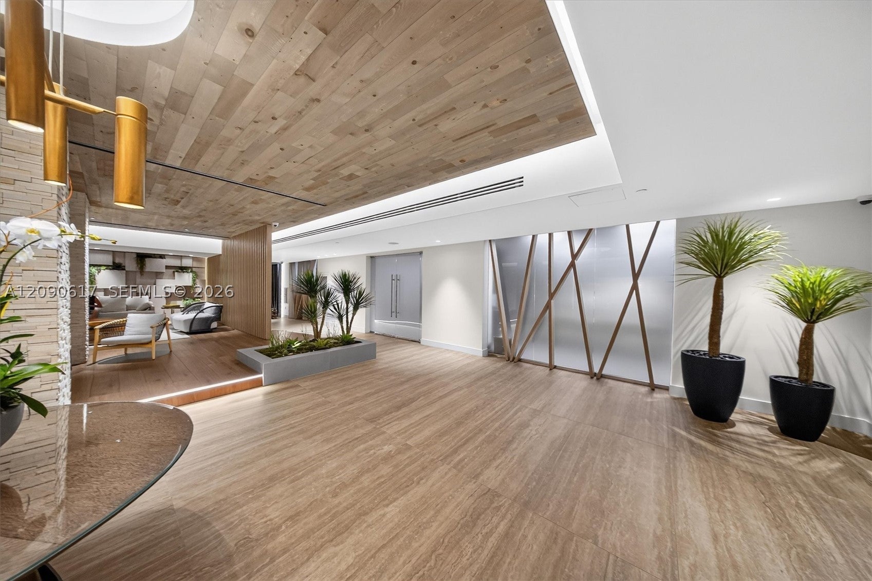 2301 Collins Ave 1420