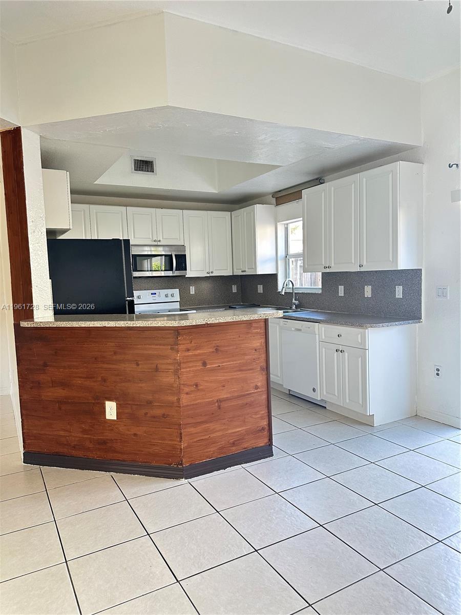 LAKES BY THE BAY JAY - Residential