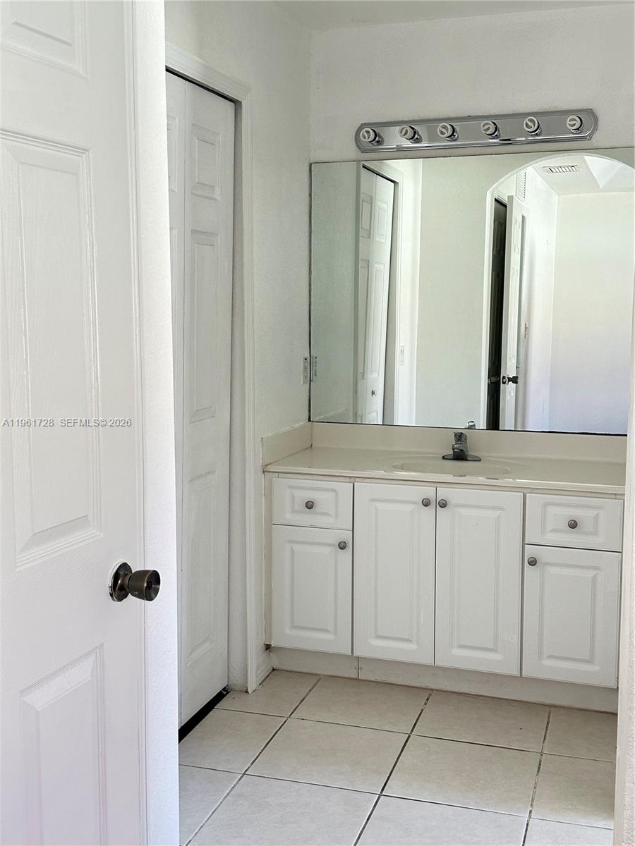 LAKES BY THE BAY JAY - Residential