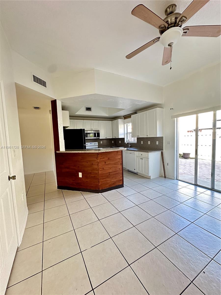 LAKES BY THE BAY JAY - Residential