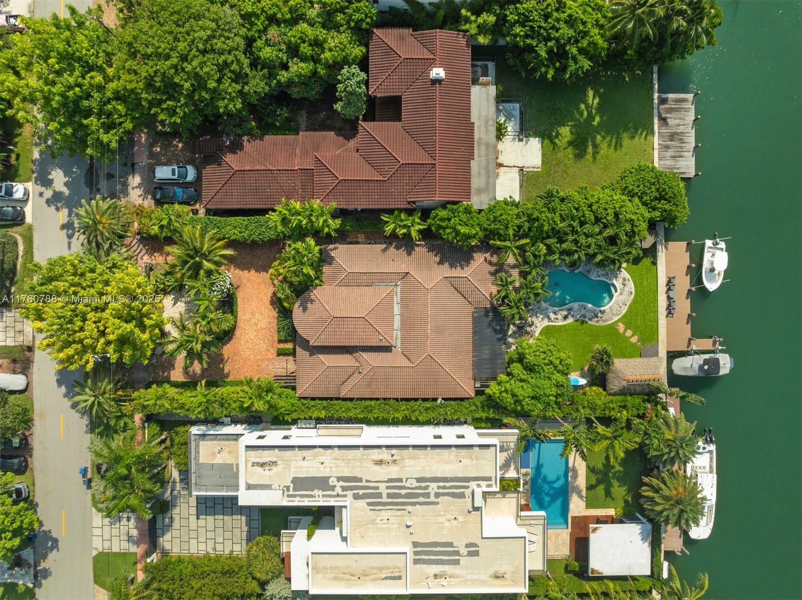 744 Lakeview Dr