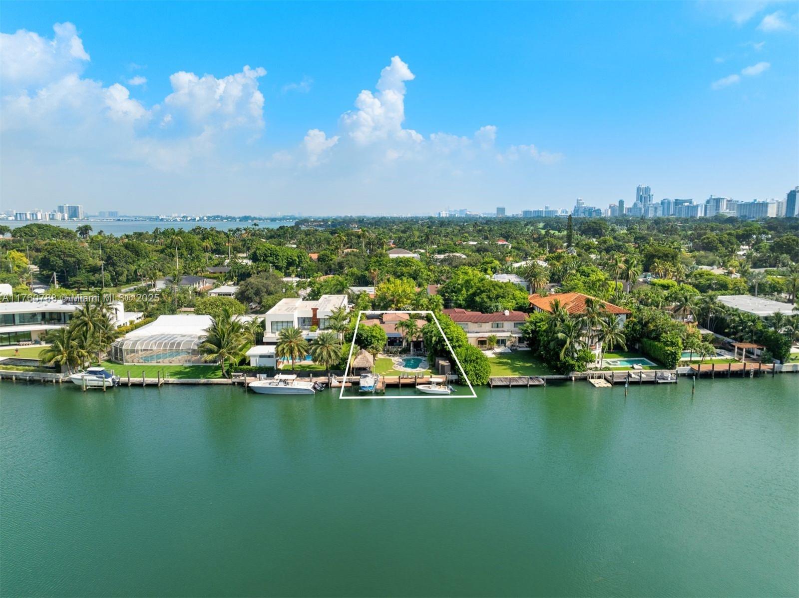 744 Lakeview Dr